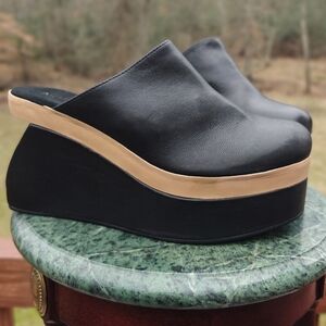 Artisan Crafted By Zigi Black and Tan Platform Clogs